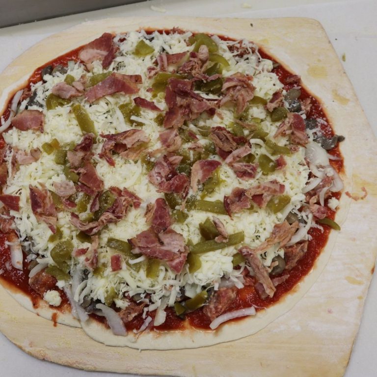 Pinemoor Pizza | Thin Crust Pizza | Crystal Lake, IL